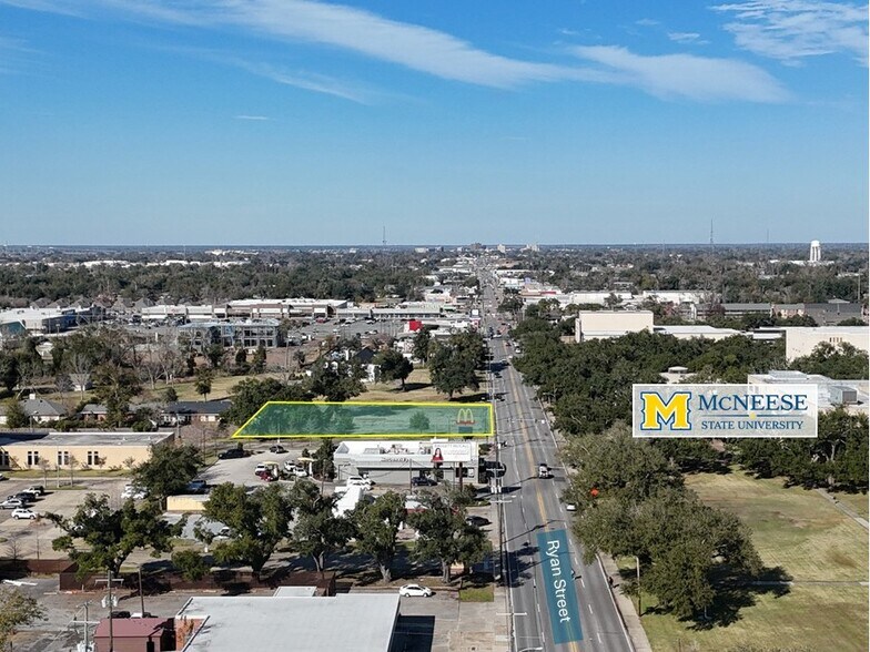 4200 Ryan St, Lake Charles, LA à louer - Photo du bâtiment - Image 2 de 3