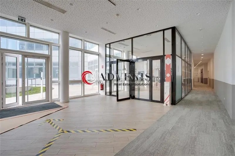 Office in Tremblay-en-France for lease - Building Photo - Image 2 of 12