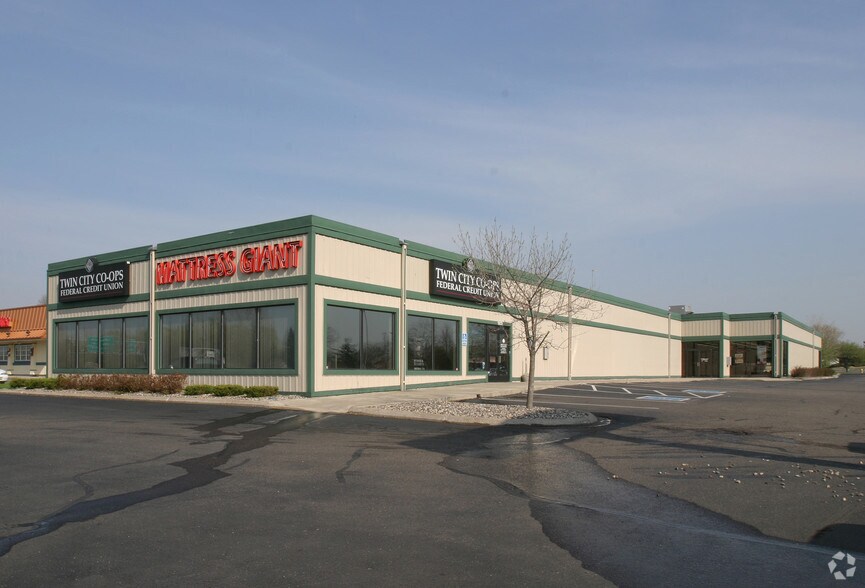 1915 - 1919 Highway 36 W, Roseville, MN for lease - Building Photo - Image 2 of 17