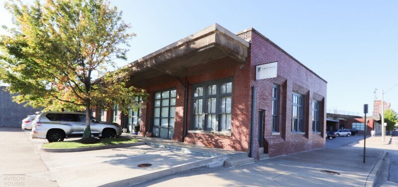 645 S Main St, Memphis, TN for lease Primary Photo- Image 1 of 2