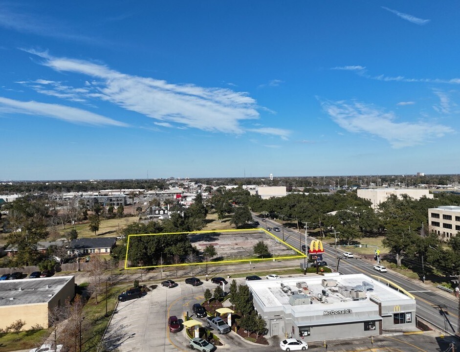 4200 Ryan St, Lake Charles, LA à louer Photo du bâtiment- Image 1 de 4
