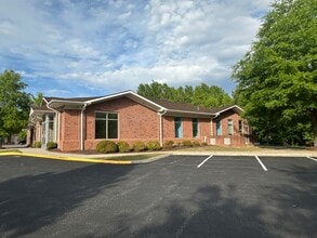 16021 Kairos Rd, Colonial Heights, VA for lease Building Photo- Image 2 of 18