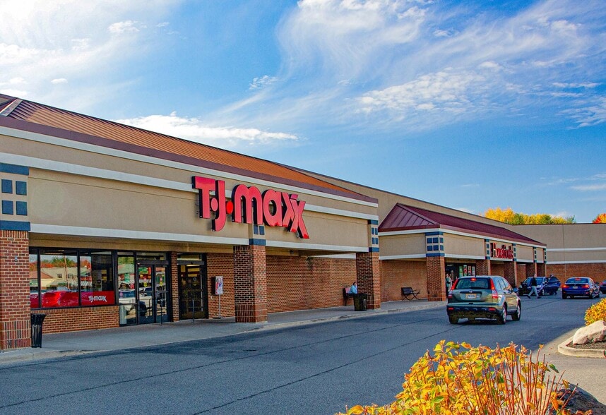 11309-11359 Montgomery Rd, Symmes, OH for lease - Building Photo - Image 2 of 7