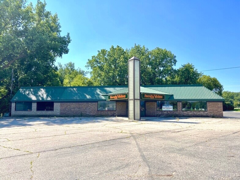 488 S Dexter St, Ionia, MI à louer - Photo du bâtiment - Image 1 de 6
