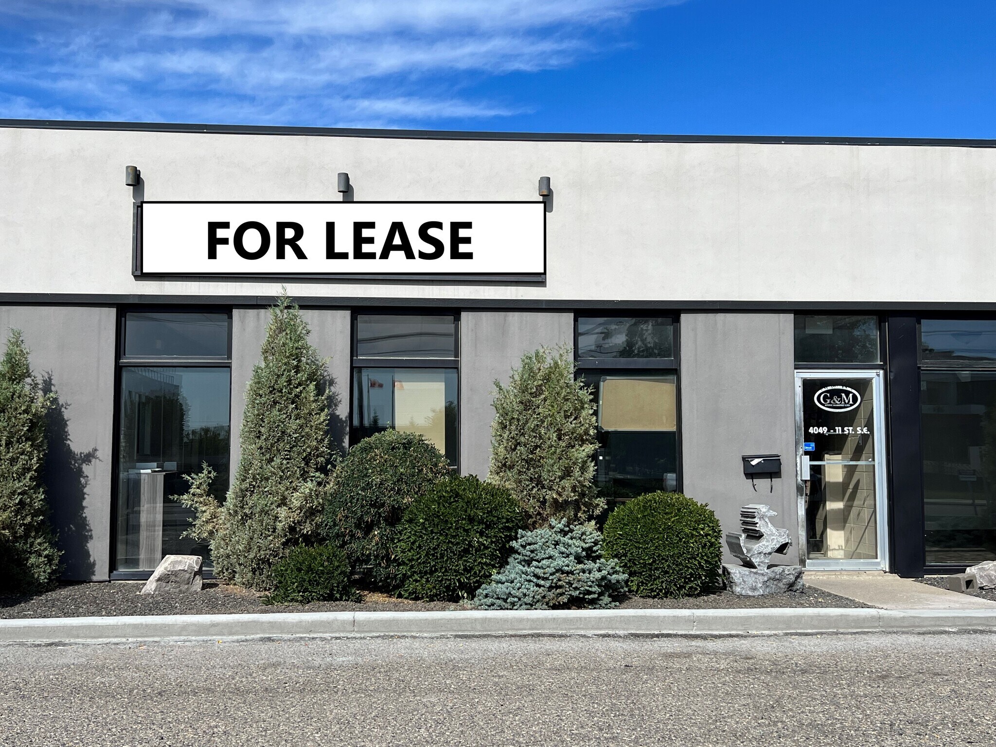 4049 11 St SE, Calgary, AB à vendre Photo du bâtiment- Image 1 de 1