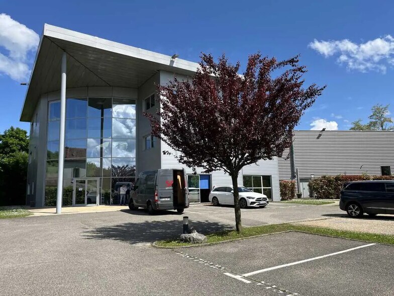 12 Avenue De Savoie, Saint-Clair-de-la-Tour for sale - Building Photo - Image 2 of 20