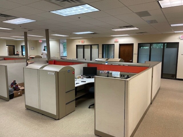 1305 Lakes Pky, Lawrenceville, GA for lease - Interior Photo - Image 3 of 7