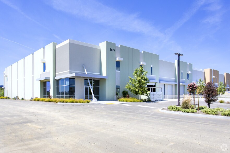 2879 Seaborg Ave, Ventura, CA à louer - Photo du bâtiment - Image 2 de 4
