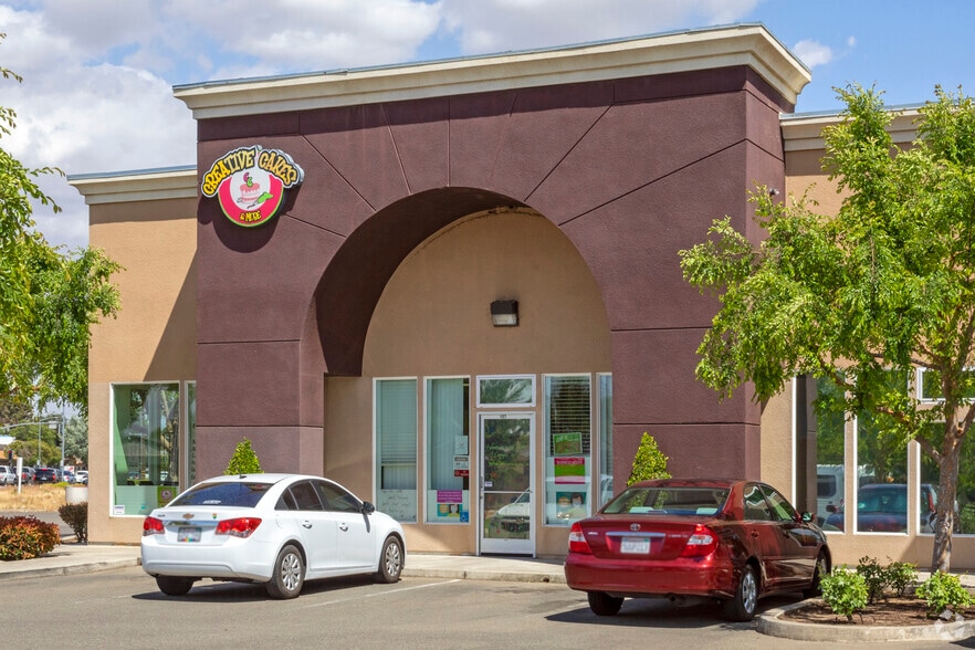 4930 E Ashlan Ave, Fresno, CA for sale - Building Photo - Image 3 of 5