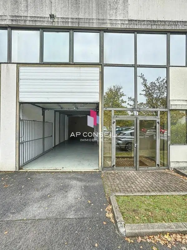 Office in Poissy for lease Building Photo- Image 1 of 6