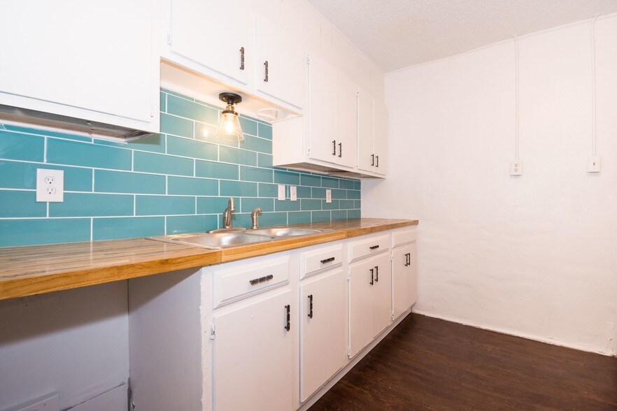 719 San Antonio St, Pleasanton, TX à vendre - Photo intérieure - Image 3 de 17