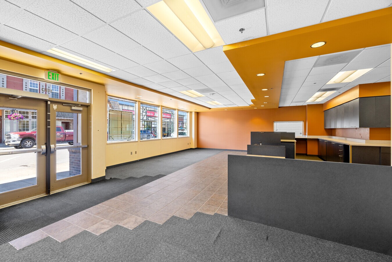 190 E Charles St, Mount Angel, OR 97362 - Unité 1, 2, 3 - - Photo intérieure - Image 1 of 5