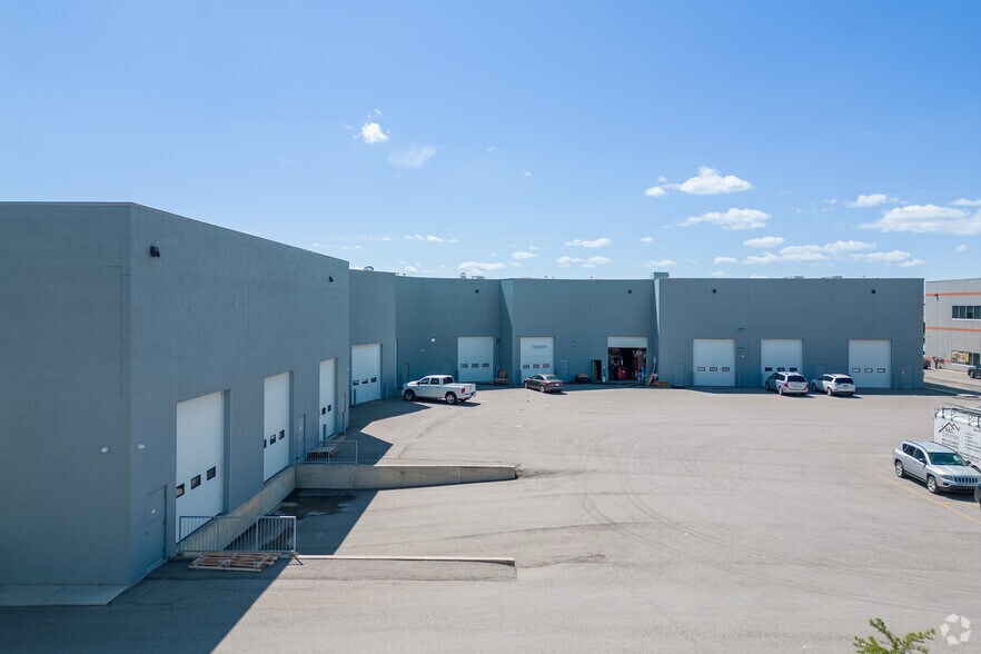3670 63rd Ave NE, Calgary, AB à vendre - Photo du bâtiment - Image 3 de 7