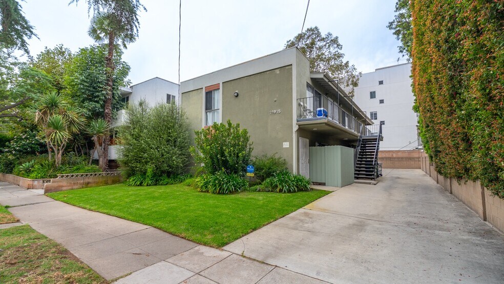 11915 Kiowa Ave, Los Angeles, CA à vendre - Photo du bâtiment - Image 3 de 26