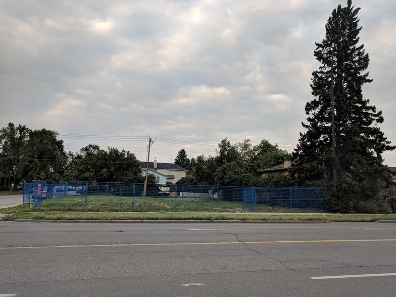 2620 Centre St NE, Calgary, AB for sale - Building Photo - Image 1 of 1