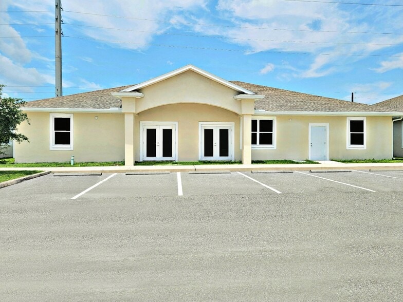 18713 N Dale Mabry Hwy, Lutz, FL à louer - Photo du bâtiment - Image 1 de 12