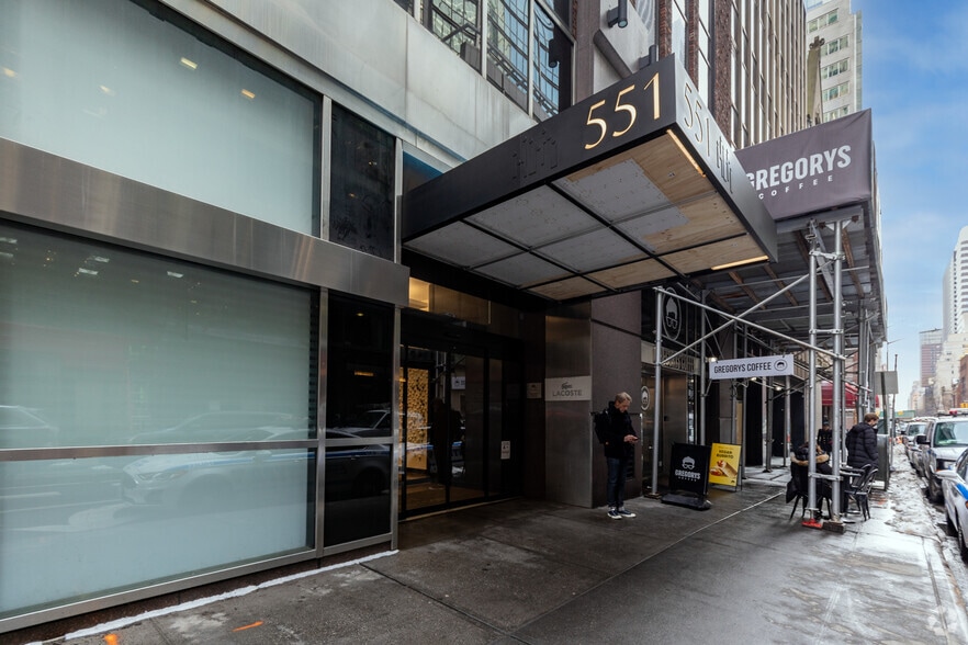 551 Madison Ave, New York, NY for lease - Building Photo - Image 3 of 15