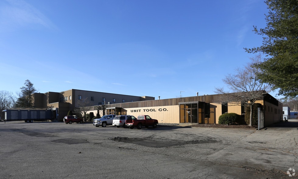 53-101 Venturi Ave, Warwick, RI for lease - Building Photo - Image 3 of 26