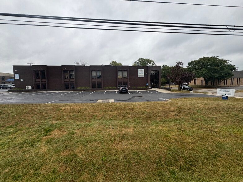 1520 Old Henderson Rd, Columbus, OH for lease - Building Photo - Image 2 of 7