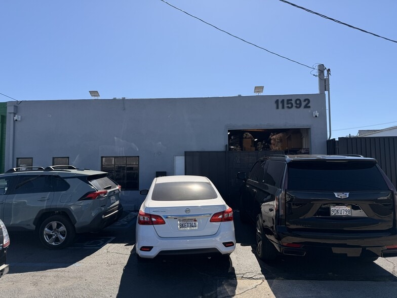 11592 Anabel, Garden Grove, CA à vendre - Photo du bâtiment - Image 2 de 37