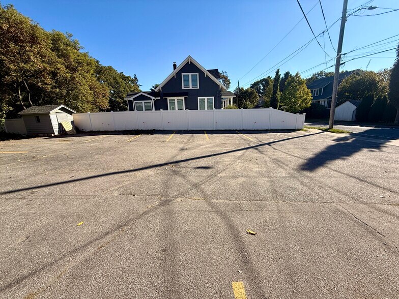 487 Burncoat St, Worcester, MA for lease - Building Photo - Image 3 of 15