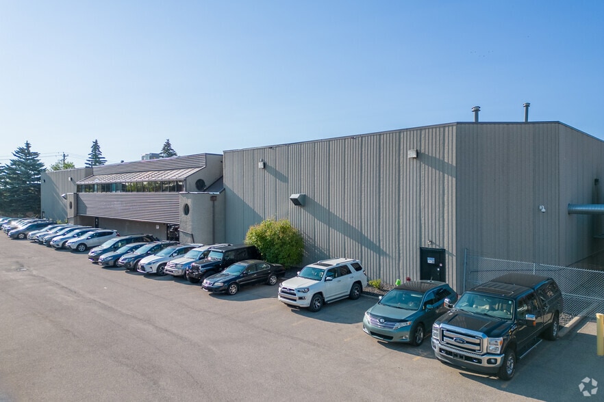 1825 30th Ave NE, Calgary, AB for sale - Building Photo - Image 2 of 5