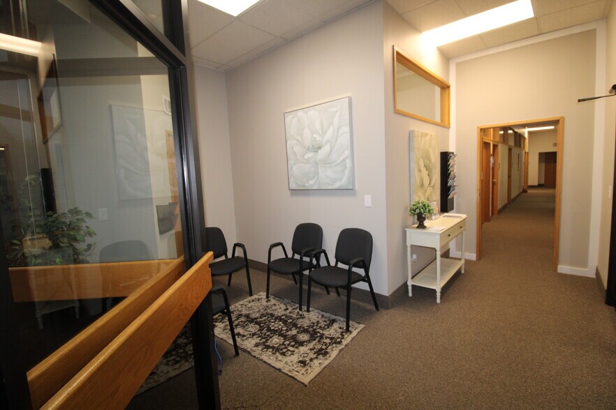 200 N Main St, East Longmeadow, MA à vendre - Photo intérieure - Image 3 de 13