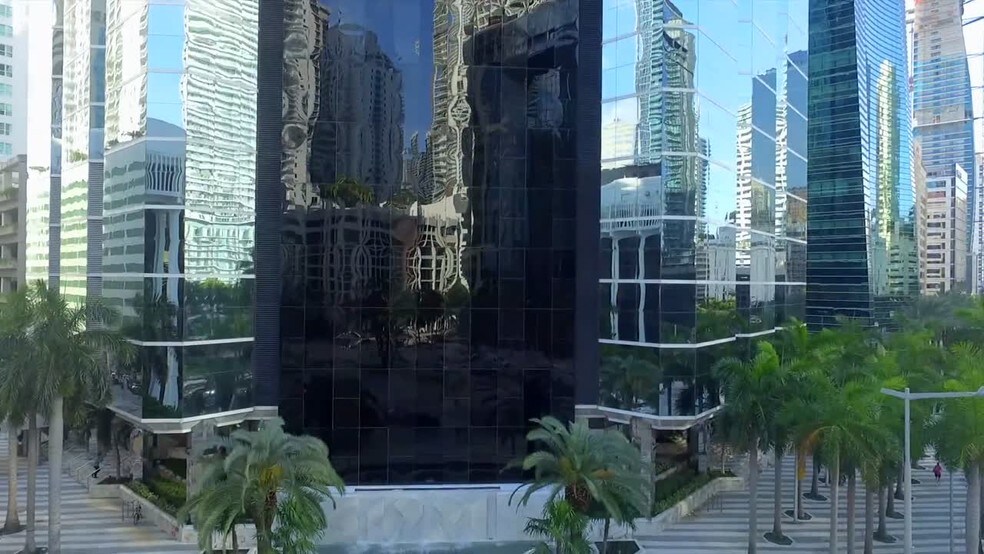 1221 Brickell Ave, Miami, FL à louer - Vidéo sur l’inscription commerciale - Image 2 de 12