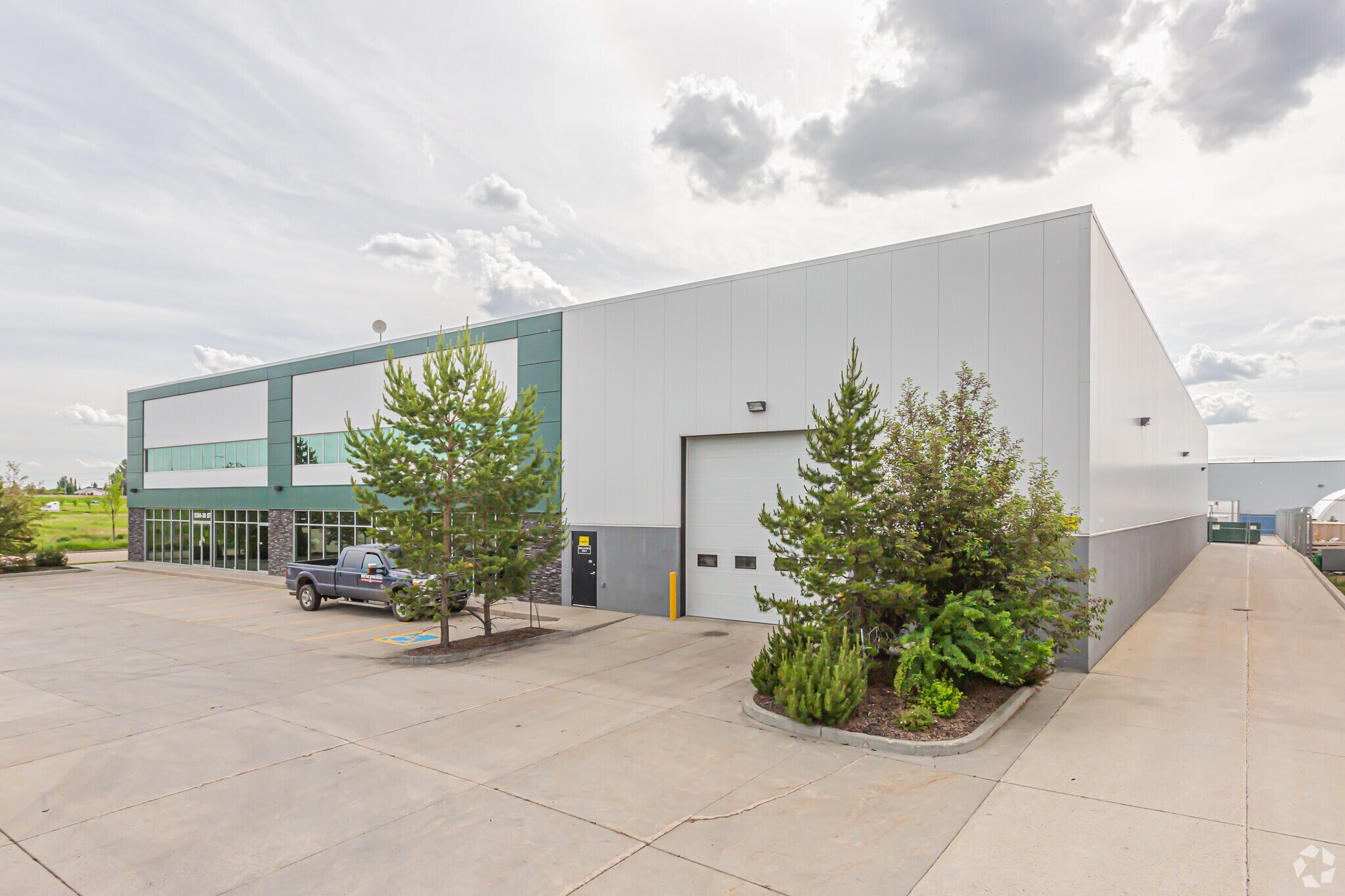 5304 36th St NW, Edmonton, AB à vendre Photo principale- Image 1 de 1