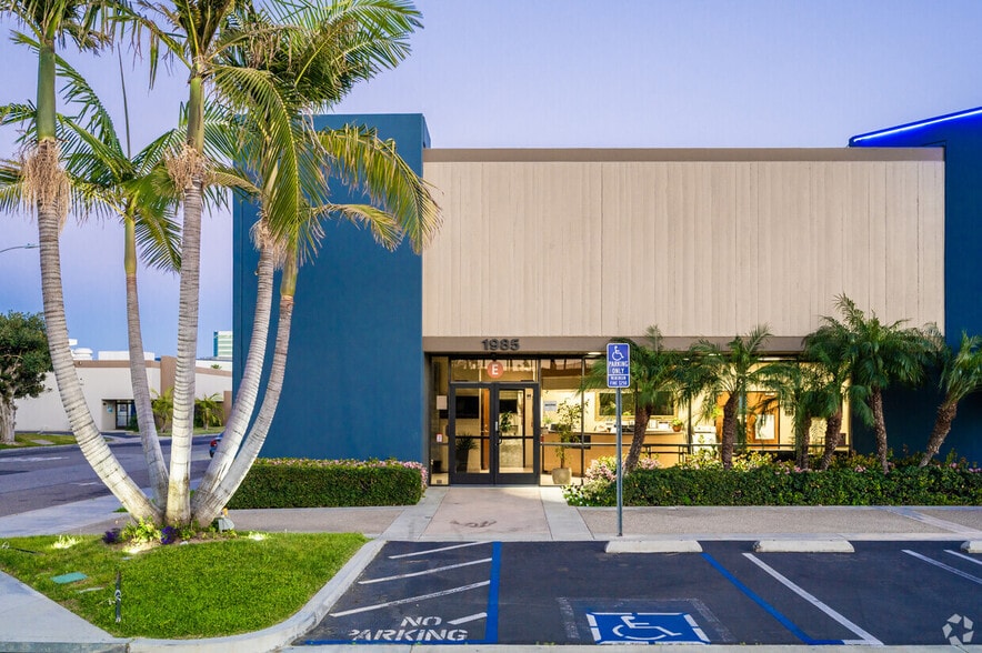 1985-1985 S Santa Cruz St, Anaheim, CA for lease - Building Photo - Image 2 of 25