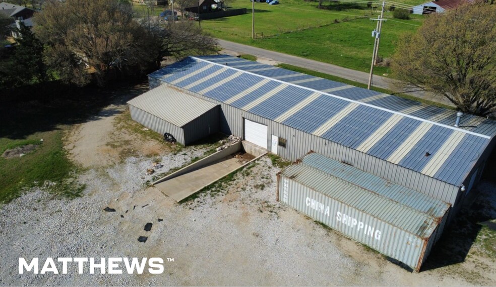 1324 N Saint James Rd, Pilot Point, TX à louer - Photo du bâtiment - Image 2 de 4
