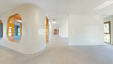 135 Allée Des Noisetiers, Limonest for lease Interior Photo- Image 2 of 9