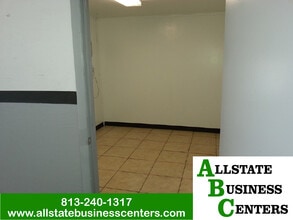 13652 N 12th St, Tampa, FL à louer Photo intérieure- Image 2 de 6