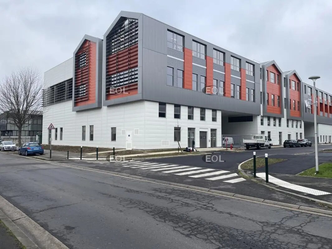 Flex in Nanterre for lease Building Photo- Image 1 of 15