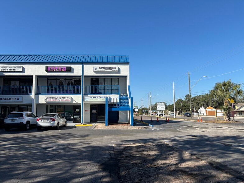 4809 E Busch Blvd, Tampa, FL à louer - Photo du bâtiment - Image 3 de 12