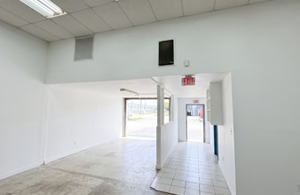 7460-7580 NW 82nd St, Medley, FL à louer Photo intérieure- Image 2 de 5