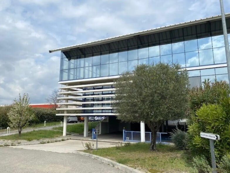 Flex in Aix-en-Provence for lease - Building Photo - Image 2 of 5