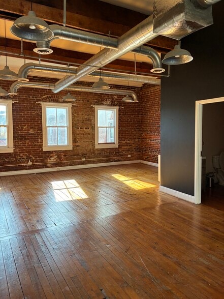 125 E Davis St, Culpeper, VA for lease - Building Photo - Image 3 of 6