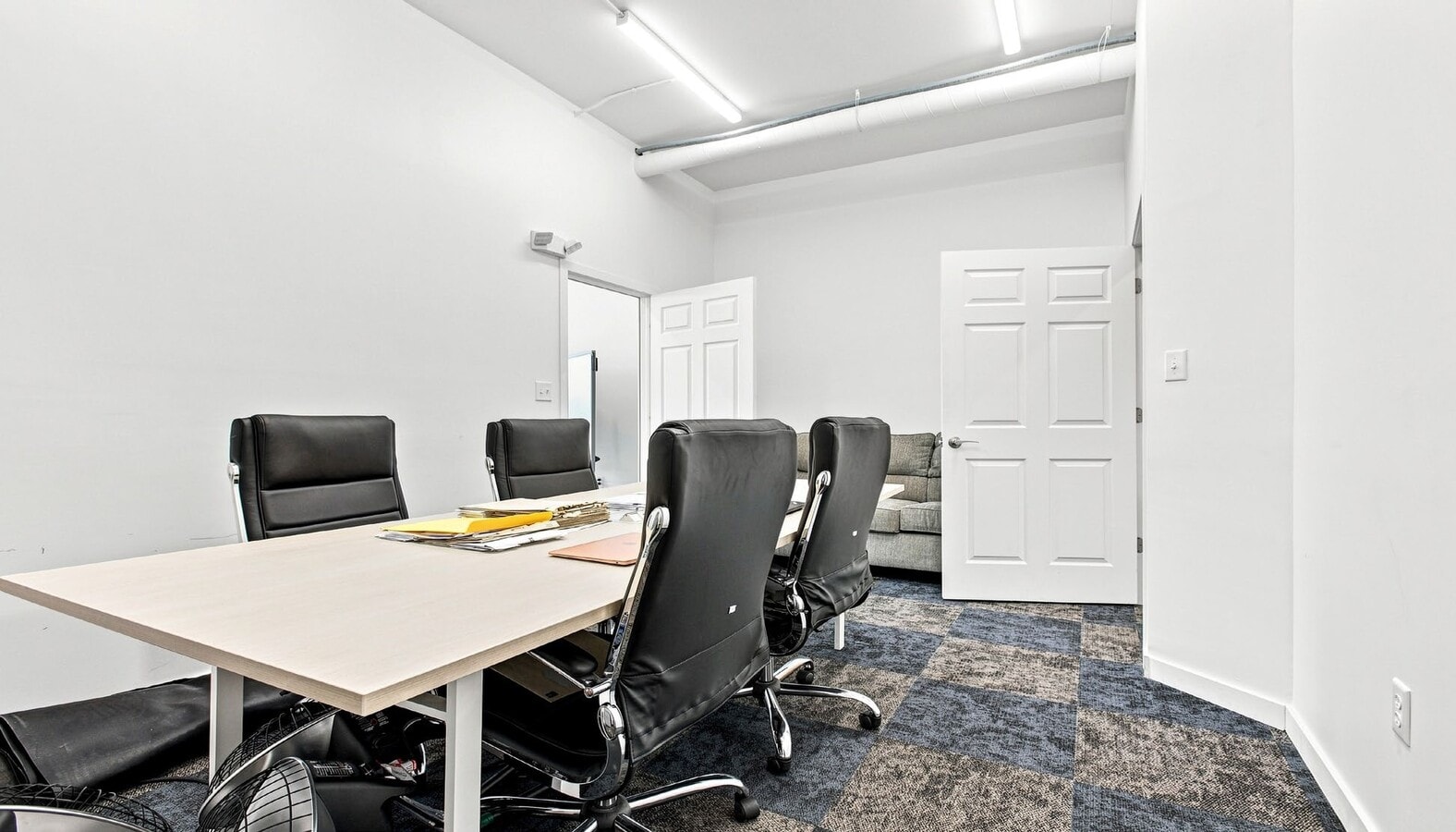 2500 St. Laurent Blvd, Ottawa, ON K1H 1B1 - Unit 102 - - Interior Photo - Image 2 of 4