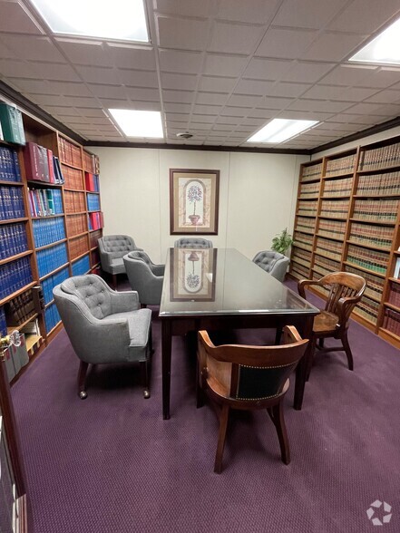 24053 Jefferson Ave, Saint Clair Shores, MI à vendre - Photo intérieure - Image 3 de 6