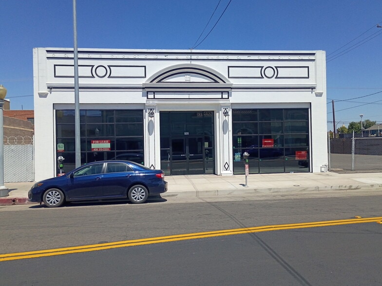 712 Fulton St, Fresno, CA for lease - Building Photo - Image 1 of 10