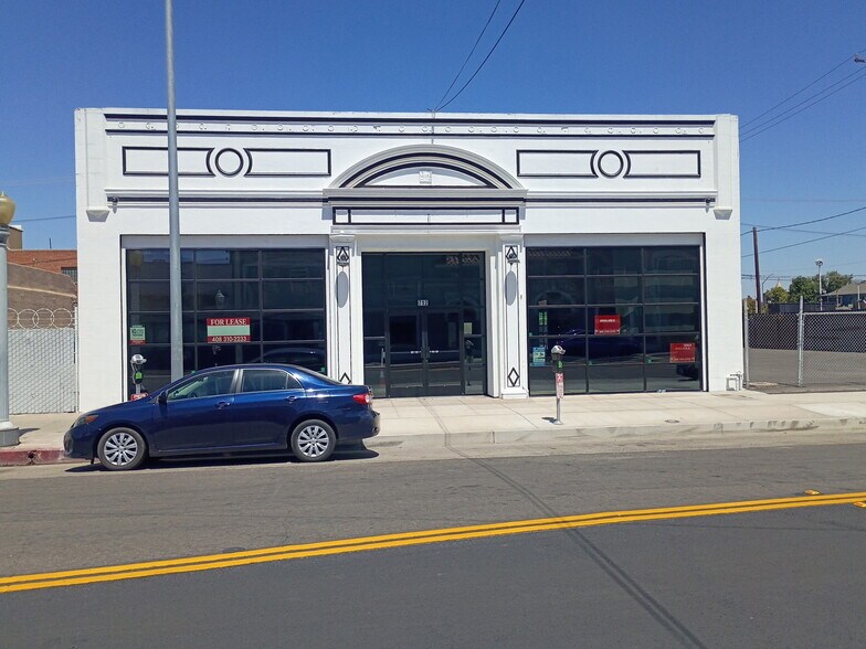 712 Fulton St, Fresno, CA à louer - Photo du bâtiment - Image 1 de 10