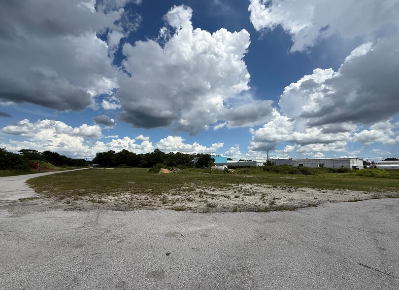 0 Saluda Rd, Lakeland, FL à louer - Photo du bâtiment - Image 2 de 16