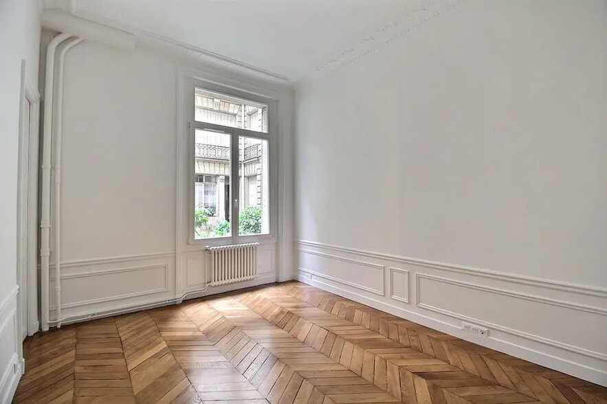 Office in Paris for lease - Building Photo - Image 3 of 8