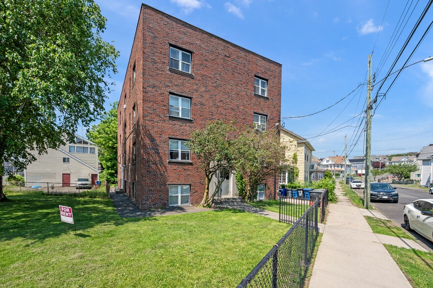305 Parrott Ave, Bridgeport, CT à vendre - Photo du bâtiment - Image 3 de 15