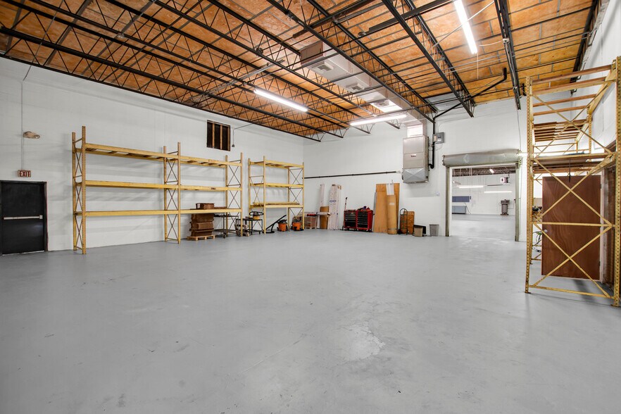 Fidelity Paper Building portfolio of 1 properties for sale on LoopNet.ca - Interior Photo - Image 3 of 7