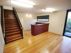 23 Ashtan Pl, Banyo for lease Interior Photo- Image 2 of 5