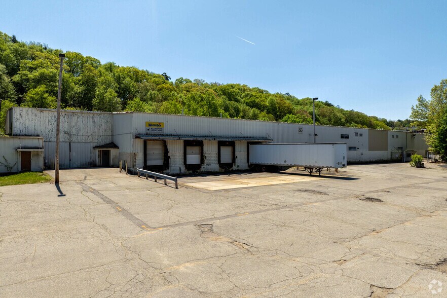 99 Green St, Clinton, MA à vendre - Photo du bâtiment - Image 2 de 7