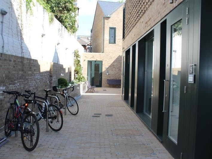 58 High St, London for lease - Building Photo - Image 2 of 5