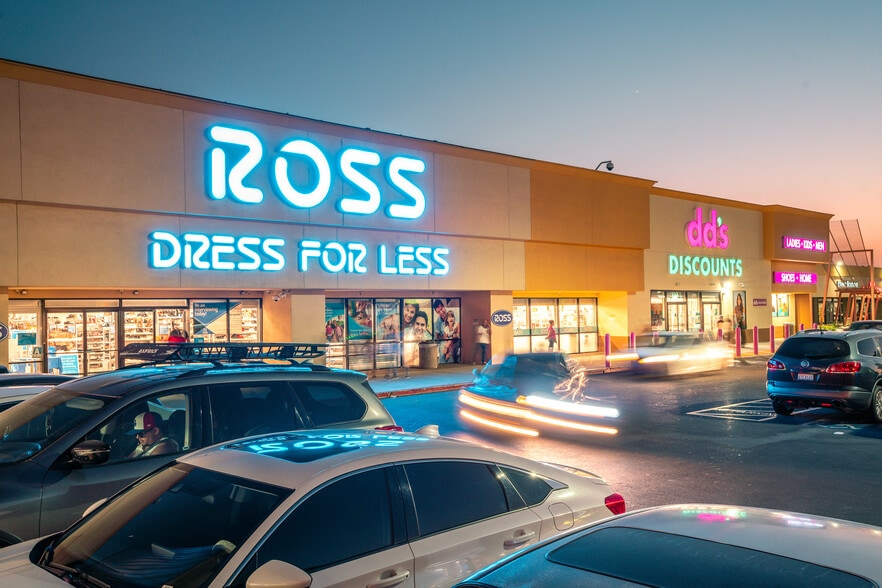 3739-3929 Ming Ave, Bakersfield, CA for lease - Building Photo - Image 2 of 5